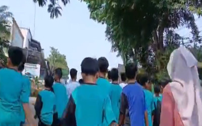 Semarakkan Hari Jadi SMK Negeri 1 Jumantono, Siswa SMP Negeri 1 Jumantono Antusias Ikuti Jalan Sehat